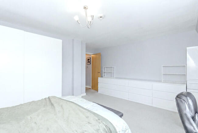3 bed Apartment for sale Image 11