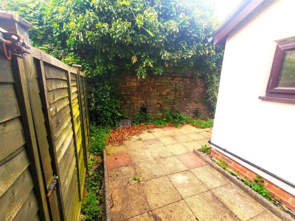 2 bed Terraced to rent Image 11