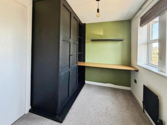 3 bed Apartment for sale Image 9