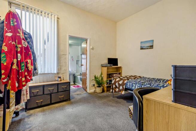 3 bed Terraced for sale Image 6