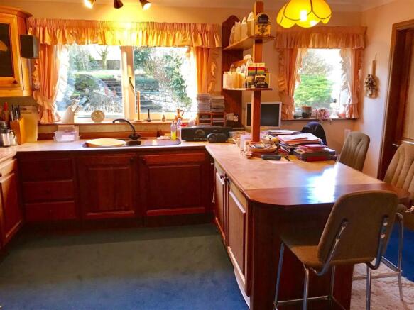 KITCHEN/BREAKFAST ROOM