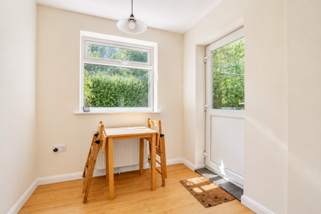 4 bed Semi-Detached for sale Image 4