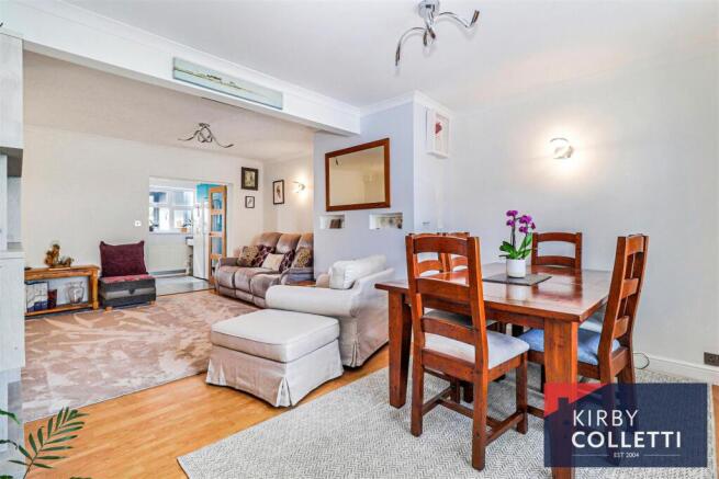 LOUNGE/DINING ROOM