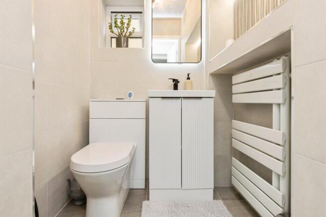 6 bed Detached for sale Image 5