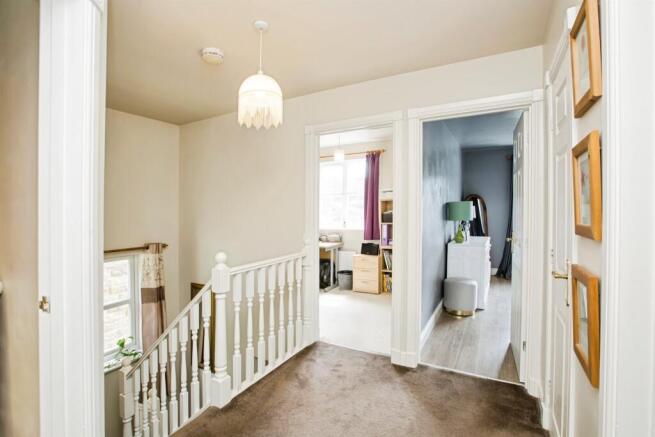 4 bed Detached for sale Image 11