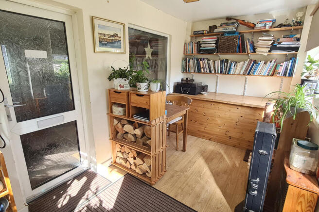 ENTRANCE/STUDY AR...