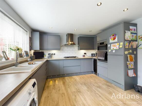KITCHEN /