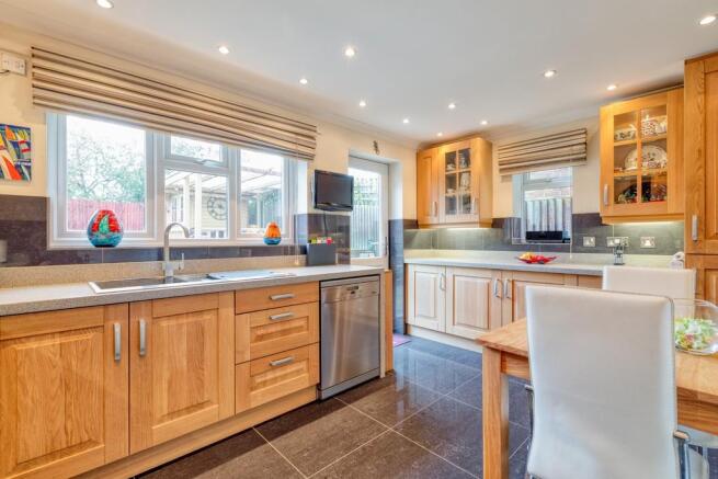 Kitchen/Breakfast...