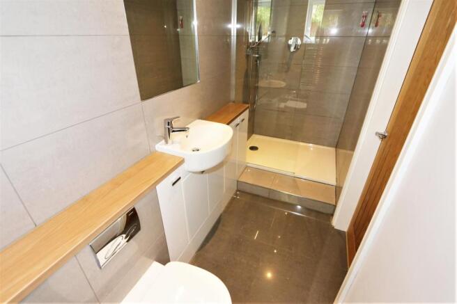 EN SUITE SHOWER ROOM