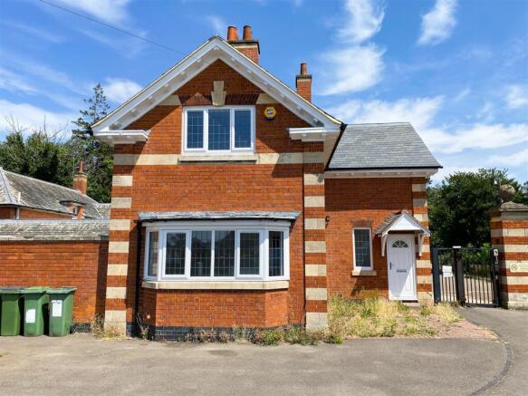 Front of Property 002.jpg