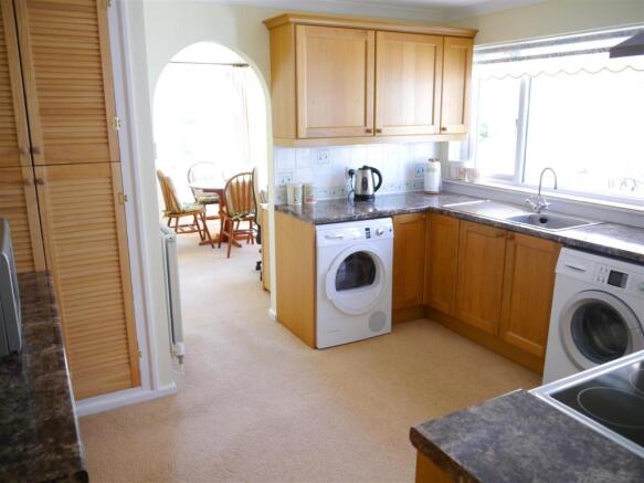 treb kitchen 2.JPG