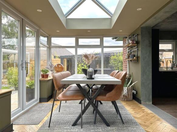 Dining Area 016