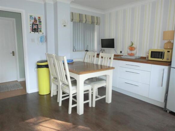 Re Fitted Kitchen