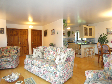 huge lounge/diner
