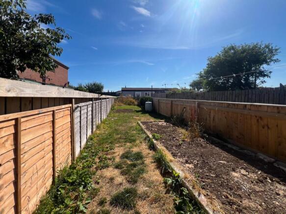 2 bed Terraced to rent Image 12