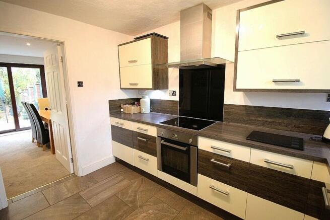 3 bed Semi-Detached for sale Image 9