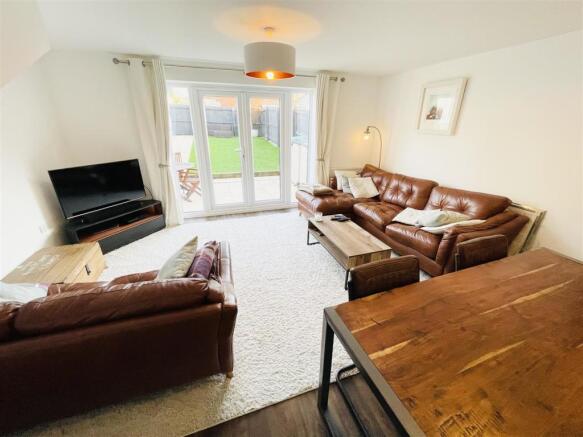 Lounge / Dining Room