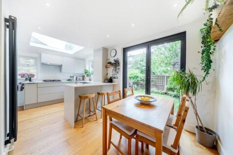 Arragon Gardens, Streatham Common, London, SW16