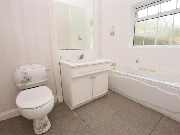 Bathroom.jpg