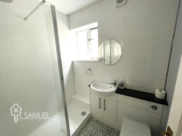 Bathroom 1.JPG