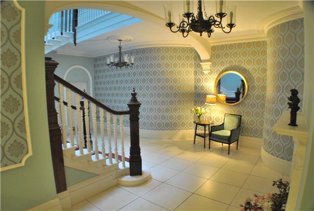 COMMUNAL ENTRANCE