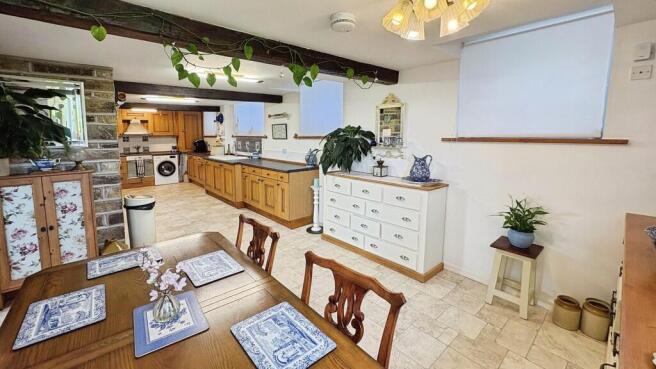 5 bed Barn Conversion for sale Image 12