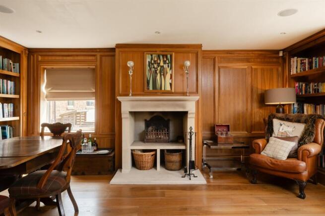6 bed Detached for sale Image 10