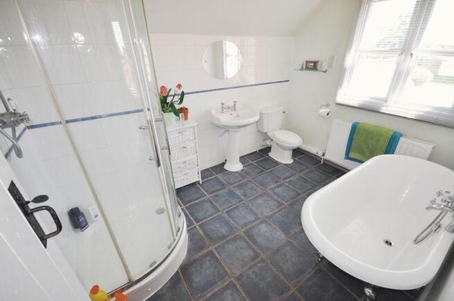 FAMILY BATHROOM