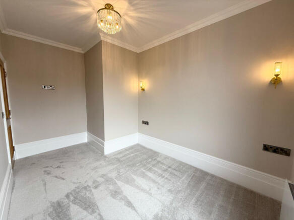3 bed Flat to rent Image 8