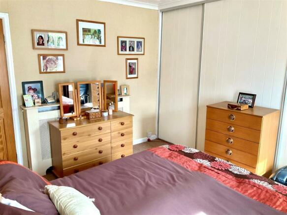 bed1 pic2.jpg