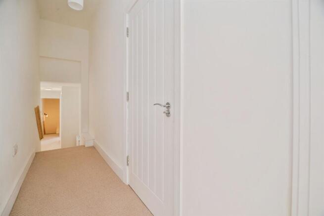 2 bed Flat for sale Image 5