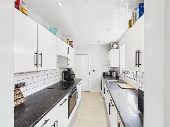 Kitchen 2.jpg