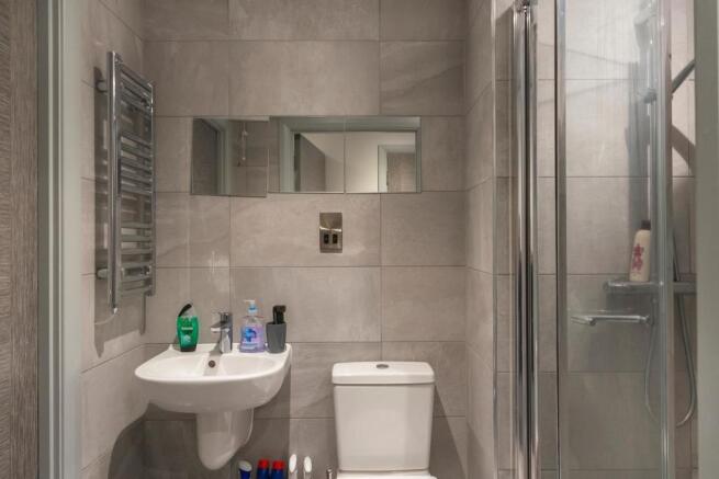 RHC351TLF3 - Bathroom B.jpg