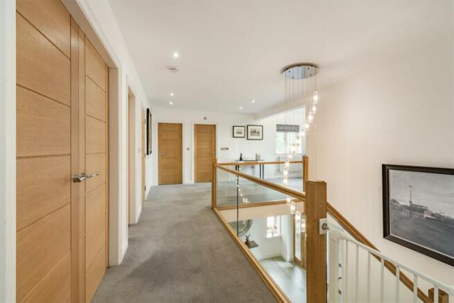 8551050-interior10.jpg