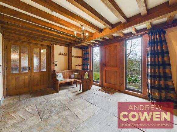4 bed Detached for sale Image 5