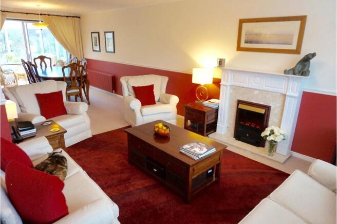 Lounge/Dining Room