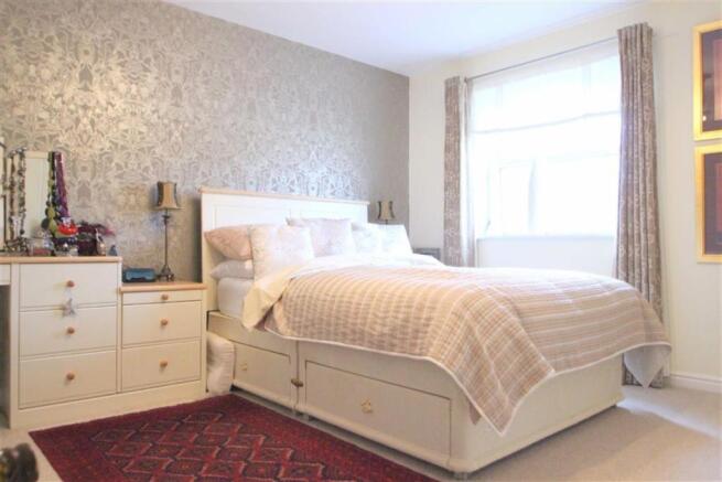 BEDROOM ONE & EN-SUI