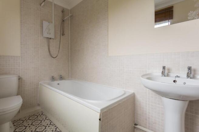 2 bed Semi-Detached to rent Image 5