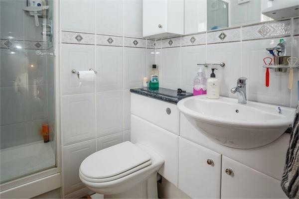 En-Suite Shower Roo