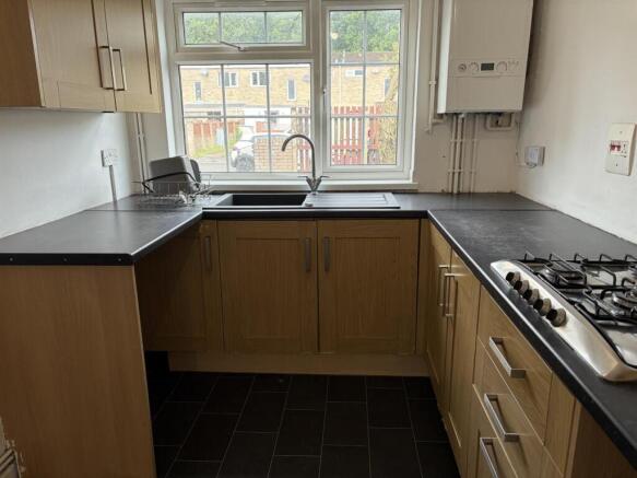 Kitchen 2.jpg