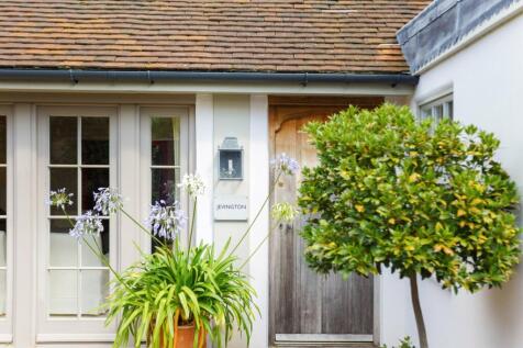 East Street, Petworth, West Sussex, GU28