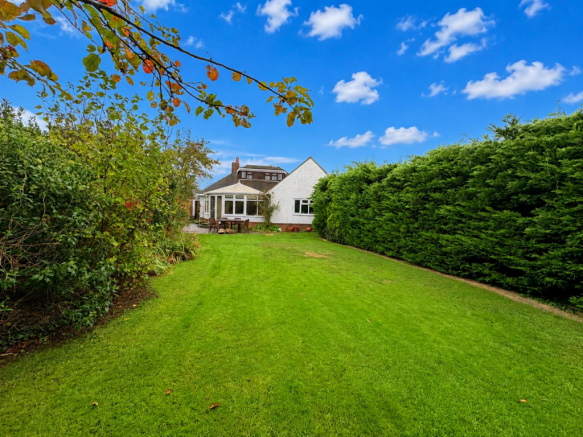 Sunny Garden with White Conservatory new.png
