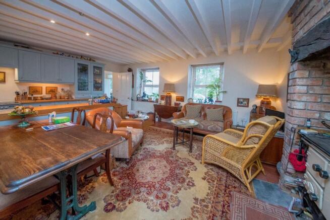 KITCHEN/FAMILY ROOM