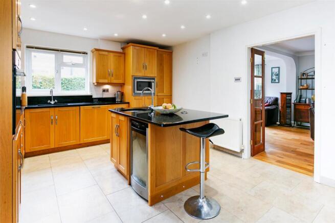 4 bed Detached Bungalow for sale Image 5