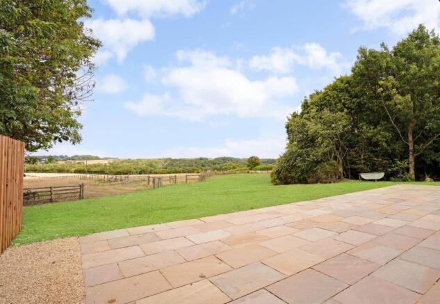 Falconer's Cottage - Garden 2.jpg