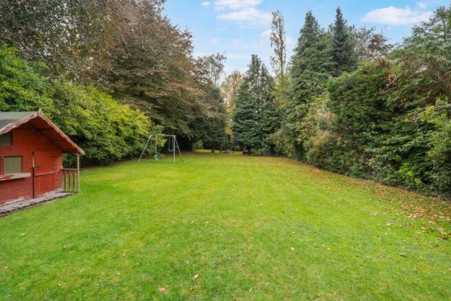 4 bed Detached for sale Image 11