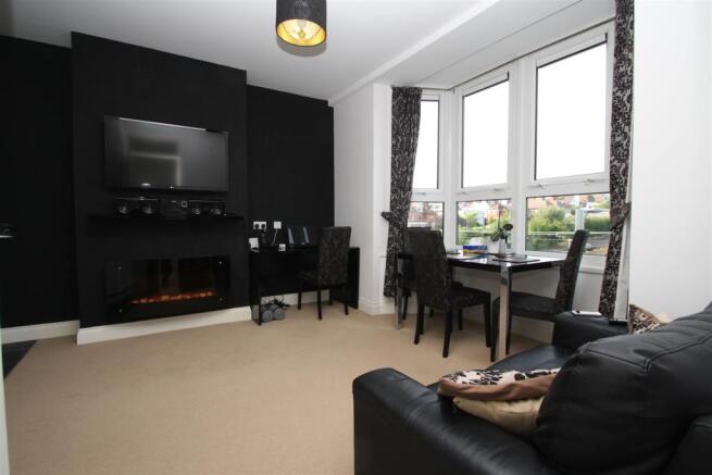 Lounge 1.JPG