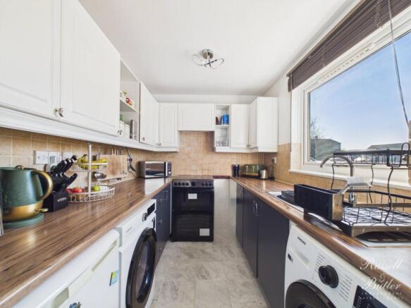 CAM01995G0-PR0418-STILL008