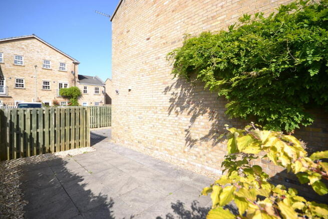 SIDE GARDEN