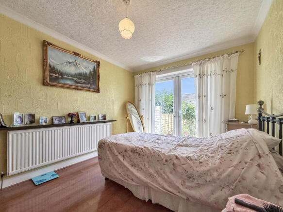 3 bed Semi-Detached Bungalow for sale Image 10